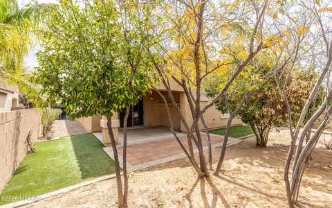 Exterior - 10571 E Carolina Willow Ln, Tucson, AZ 85747 photo 2 of 4