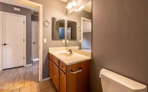 Bath - 10571 E Carolina Willow Ln, Tucson, AZ 85747 photo 2 of 5