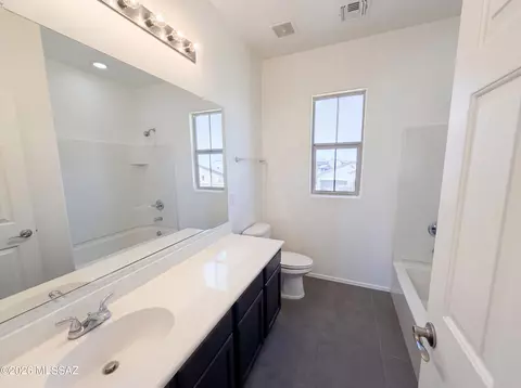 Bath - 653 S Desert Haven Rd, Vail, AZ 85641 photo 3 of 3