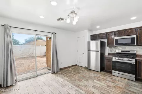 Kitchen - 8263 W Anser Loop, Tucson, AZ 85757 photo 4 of 4