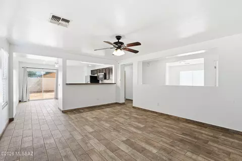 Living - 8263 W Anser Loop, Tucson, AZ 85757 photo 2 of 4