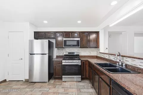 Kitchen - 8263 W Anser Loop, Tucson, AZ 85757 photo 1 of 4