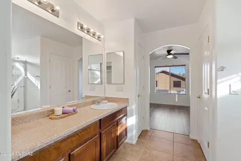 Bath - 4053 E Agate Knoll Dr, Tucson, AZ 85756 photo 2 of 4