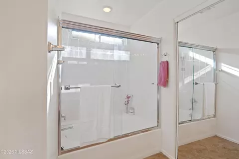 Bath - 4053 E Agate Knoll Dr, Tucson, AZ 85756 photo 3 of 4