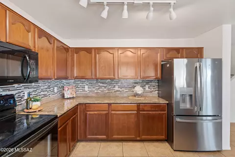 Kitchen - 4053 E Agate Knoll Dr, Tucson, AZ 85756 photo 4 of 5