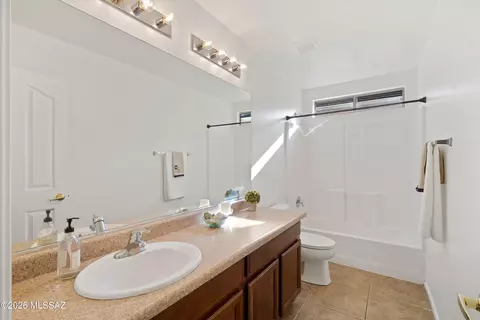 Bath - 4053 E Agate Knoll Dr, Tucson, AZ 85756 photo 4 of 4