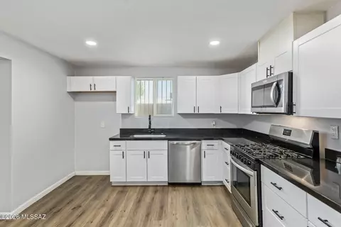 Kitchen - 732 E 38th St, Tucson, AZ 85713 photo 3 of 3