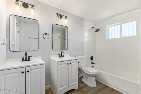 Bath - 732 E 38th St, Tucson, AZ 85713 photo 1 of 1