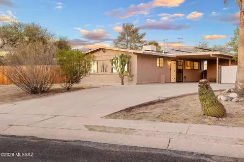 8201 E Lynch Pl, Tucson, AZ 85710