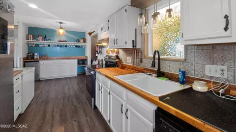 Kitchen - 6464 N Six Gun Rd, Willcox, AZ 85643 photo 2 of 4