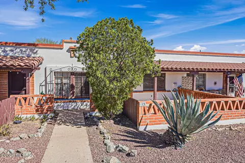 515 S La Canada Dr #C, Green Valley, AZ 85614