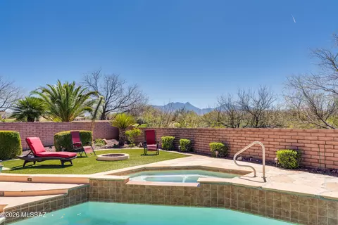 1715 N Coastland Ct, Green Valley, AZ 85614