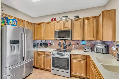 Kitchen - 7689 E Fair Meadows Loop, Tucson, AZ 85756 photo 2 of 2