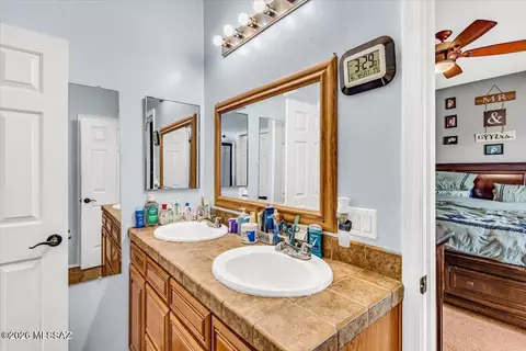 Bath - 7689 E Fair Meadows Loop, Tucson, AZ 85756 photo 4 of 5