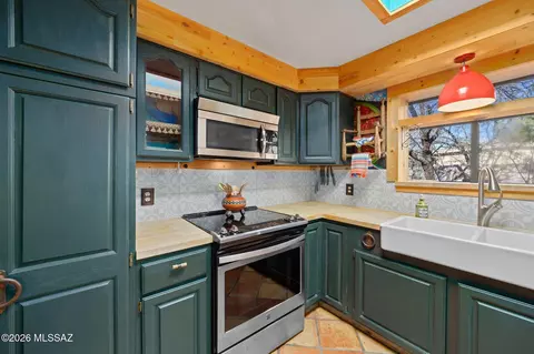 Kitchen - 8802 E Buckboard Rd, Tucson, AZ 85749 photo 2 of 5