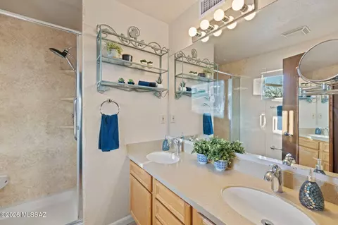 Bath - 8802 E Buckboard Rd, Tucson, AZ 85749 photo 1 of 2