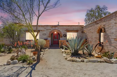 8802 E Buckboard Rd, Tucson, AZ 85749