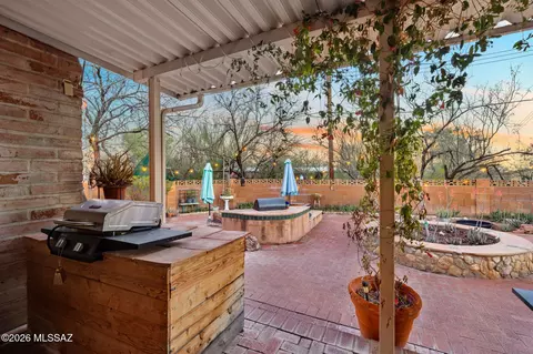 Exterior - 8802 E Buckboard Rd, Tucson, AZ 85749 photo 6 of 10