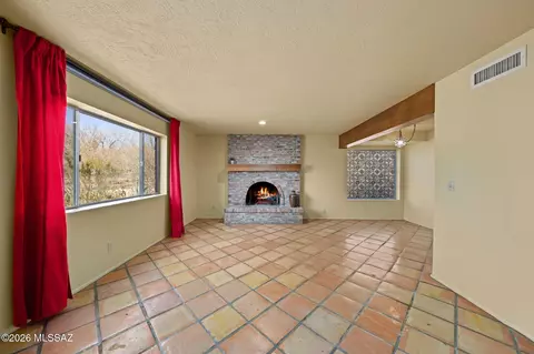 Living - 8802 E Buckboard Rd, Tucson, AZ 85749 photo 2 of 6
