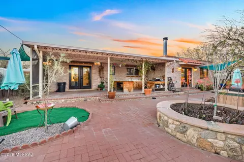 Exterior - 8802 E Buckboard Rd, Tucson, AZ 85749 photo 4 of 10