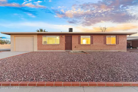 6860 E 39th St, Tucson, AZ 85730