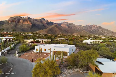 7124 N Chimney Rock Pl, Tucson, AZ 85718