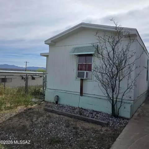 536 E Silverwood Ln, Benson, AZ 85602