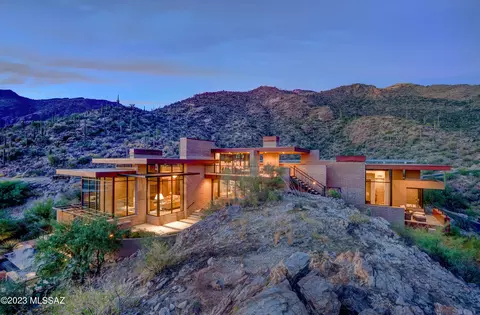 6830 N Hole-in-the-wall Way, Tucson, AZ 85750