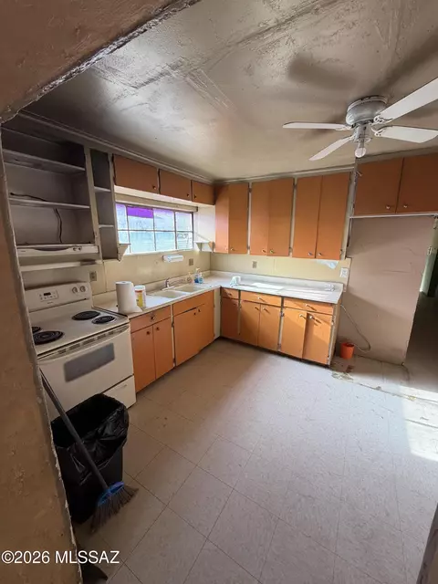 819 E 33rd St, Tucson, AZ 85713 photo 4