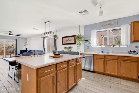 4245 E Sapphire Falls Dr, Tucson, AZ 85712