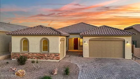 10702 N Cactus Point Dr, Tucson, AZ 85742