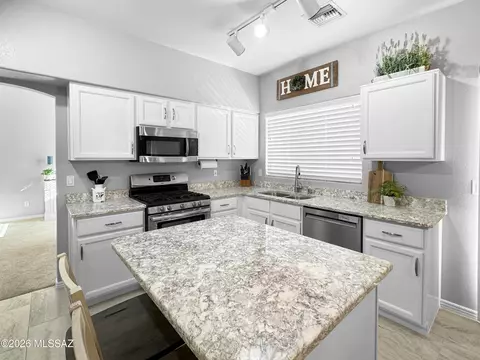 Kitchen - 9006 E Autumn Sage St, Tucson, AZ 85747 photo 2 of 4