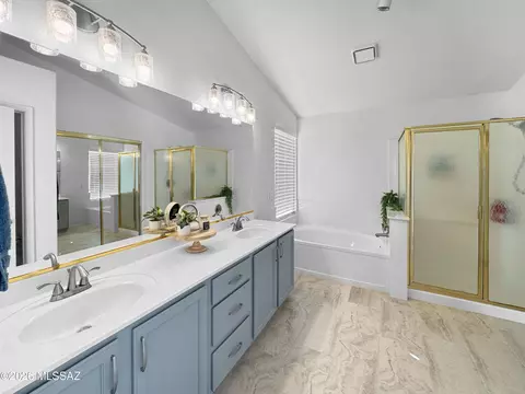 Bath - 9006 E Autumn Sage St, Tucson, AZ 85747 photo 2 of 5