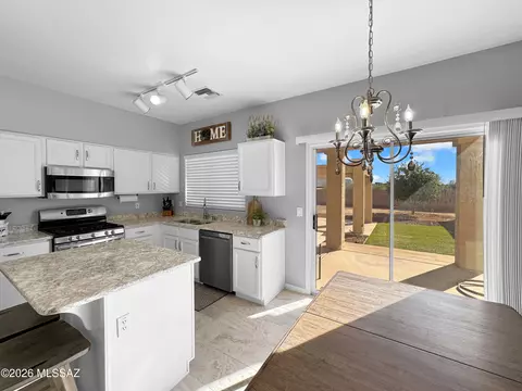 Kitchen - 9006 E Autumn Sage St, Tucson, AZ 85747 photo 3 of 4