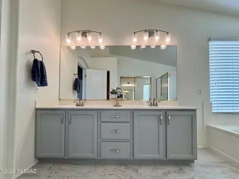 Bath - 9006 E Autumn Sage St, Tucson, AZ 85747 photo 3 of 5