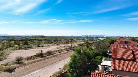 View/Area - 9006 E Autumn Sage St, Tucson, AZ 85747 photo 3 of 6