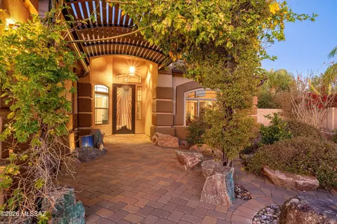 1556 W Periwinkle Pl, Tucson, AZ 85737