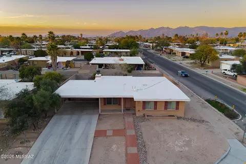 View/Area - 2011 E Bantam Rd, Tucson, AZ 85706 photo 2 of 4