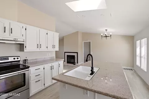 13642 E Greystokes Dr, Vail, AZ 85641 photo 6
