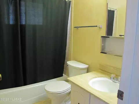 Bath - 1207 E Klassen Ct, Pearce, AZ 85625 photo 2 of 2