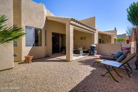 1205 N Chilson Ct, Green Valley, AZ 85614
