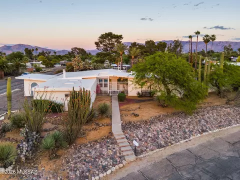 8715 E Lancaster Rd, Tucson, AZ 85715