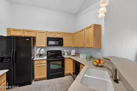 Kitchen - 9657 E Sascha St, Tucson, AZ 85748 photo 4 of 4