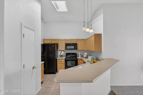Kitchen - 9657 E Sascha St, Tucson, AZ 85748 photo 2 of 4
