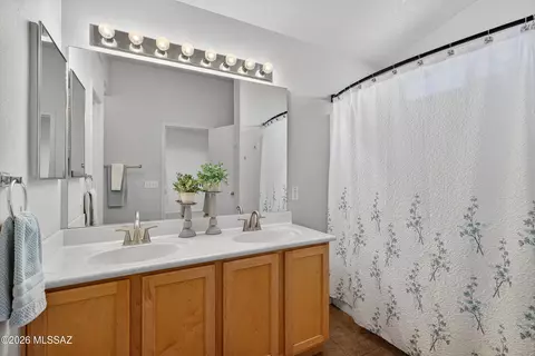 Bath - 9657 E Sascha St, Tucson, AZ 85748 photo 2 of 4