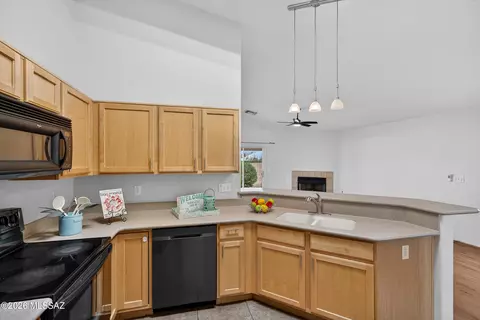 Kitchen - 9657 E Sascha St, Tucson, AZ 85748 photo 3 of 4