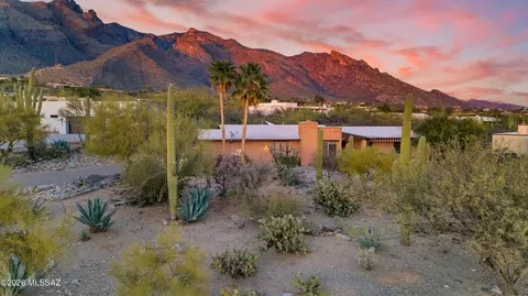 7112 N Chimney Rock Pl, Tucson, AZ 85718