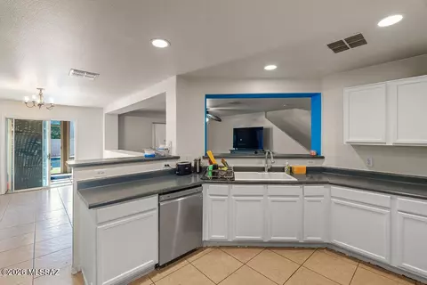 Kitchen - 3820 E Sun View Ct, Tucson, AZ 85706 photo 2 of 3