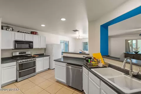 Kitchen - 3820 E Sun View Ct, Tucson, AZ 85706 photo 3 of 3