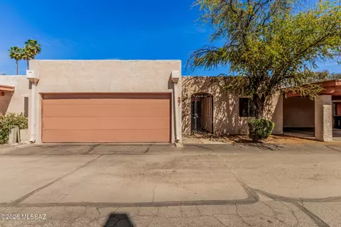 1949 N Swan Rd UNIT 27, Tucson, AZ 85712